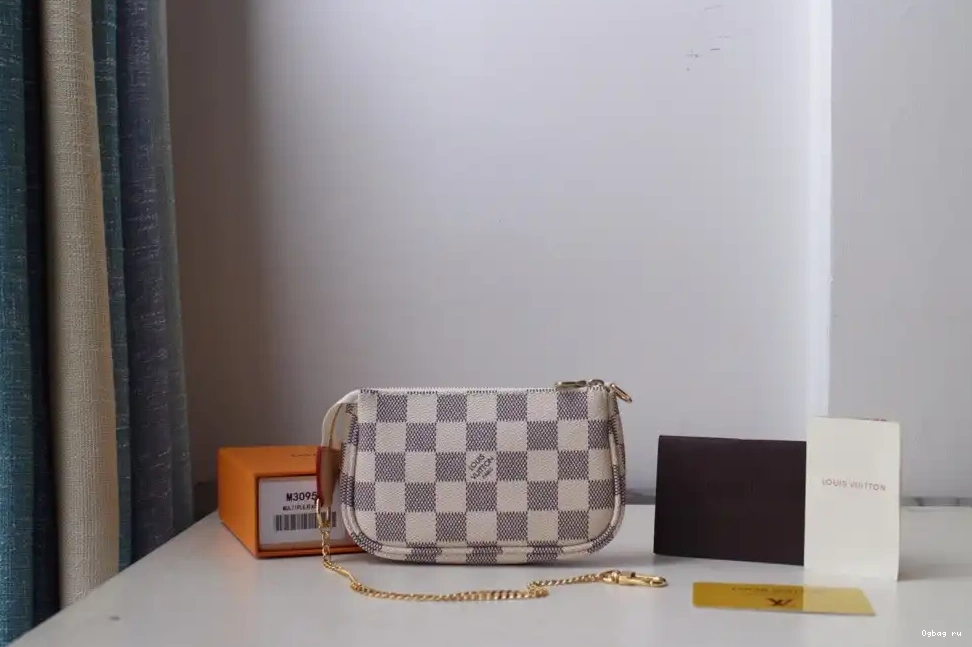 MINI ACCESSOIRES VUITTON POCHETTE LOUIS 0619